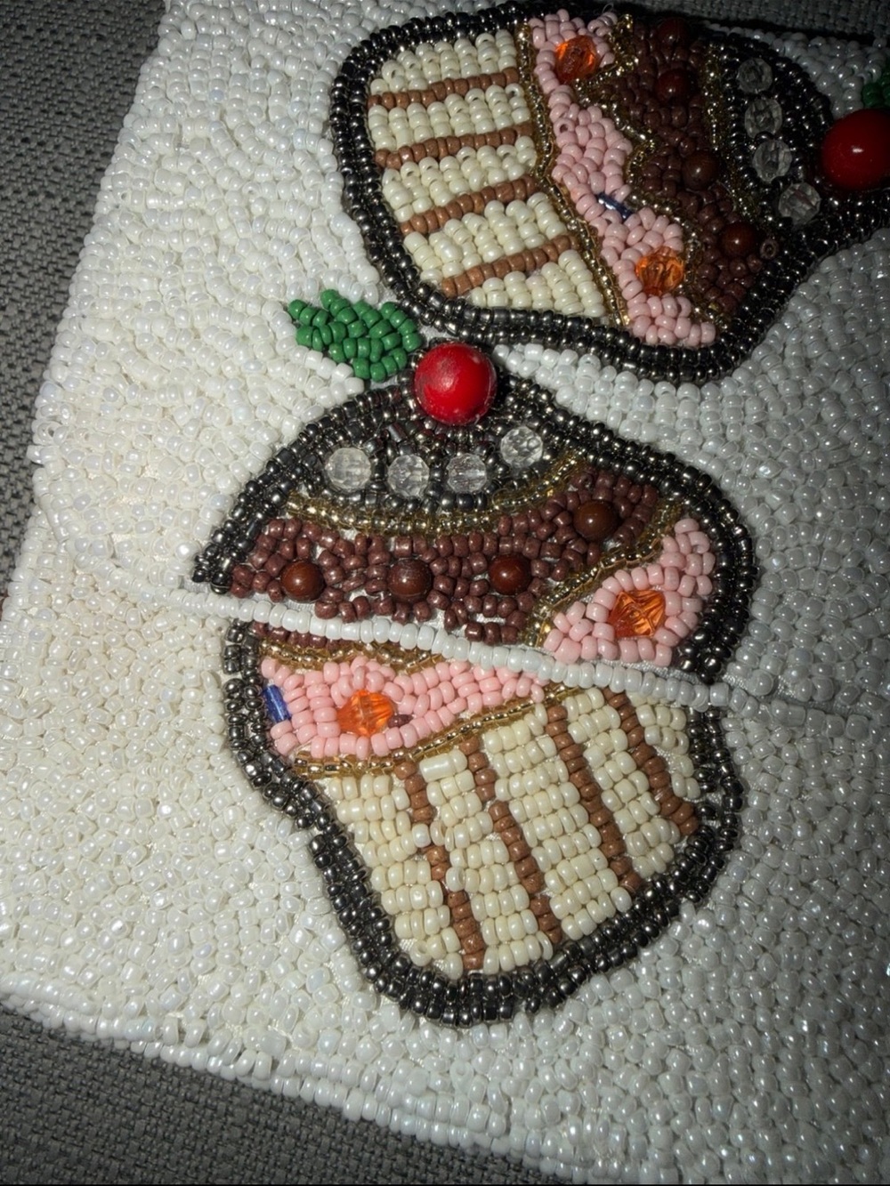 BRAND NEW VIRAL CUPCAKE BEADED BAG - TJMAXX/MARSHALLS - Picture 2 of 6